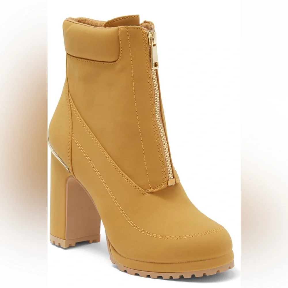 NWT DKNY Logan Lug Sole Boot - Picture 1 of 4